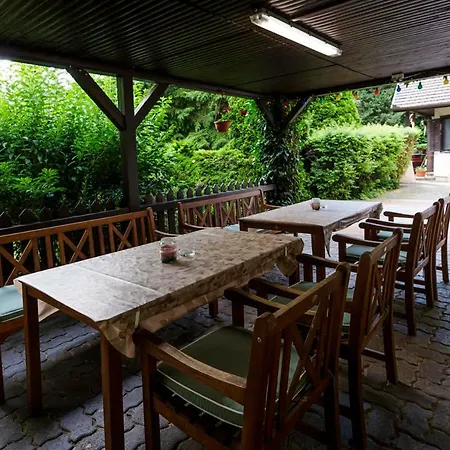 Tulipangarden Panzio Couette-café *
